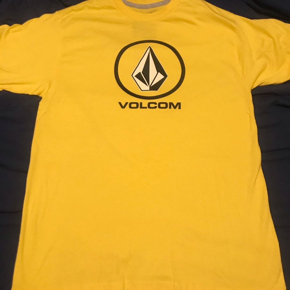 Yellow Volcom t-shirt 🌝